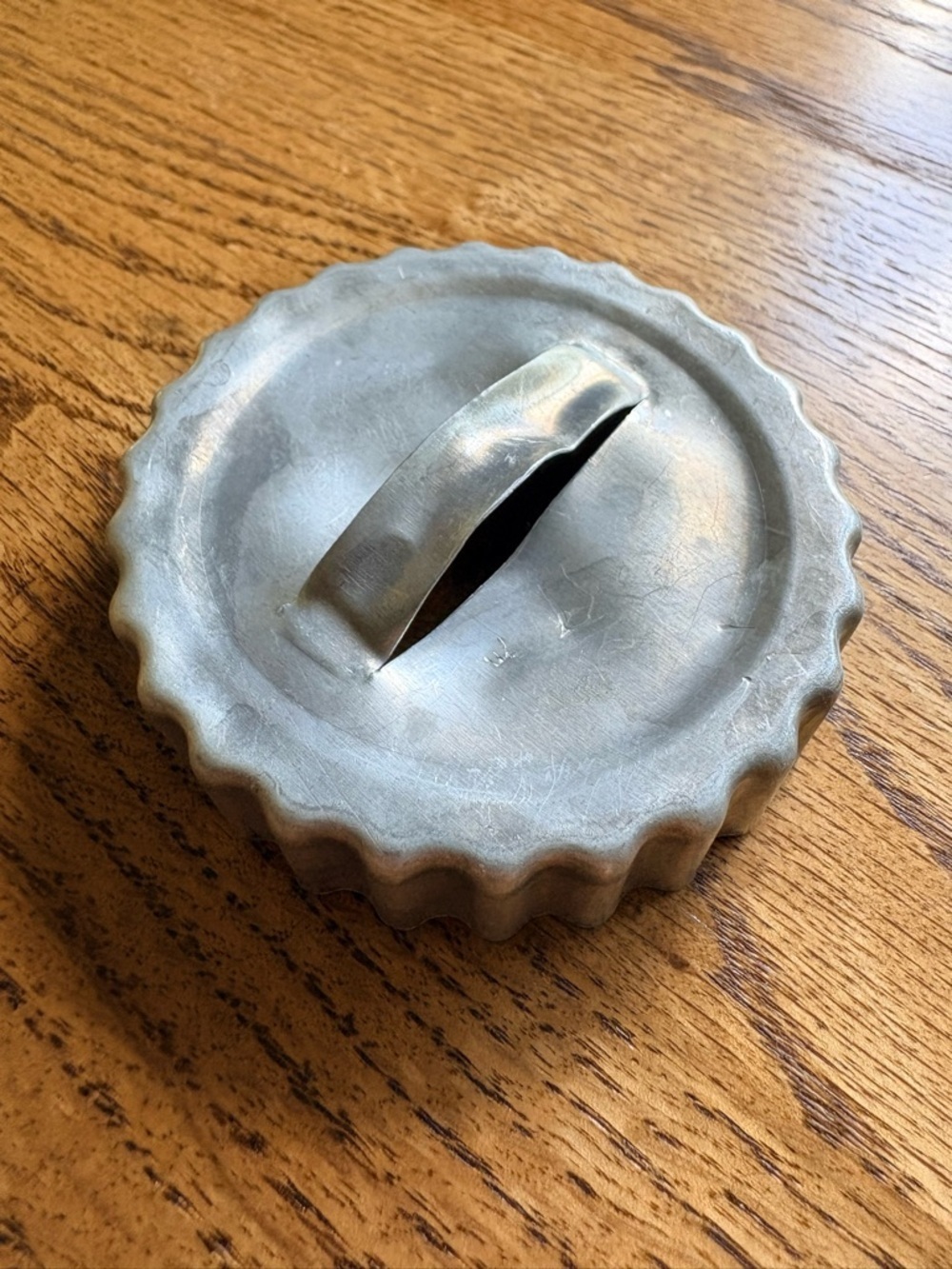 Vintage round metal tin scalloped cookie biscuit cutter